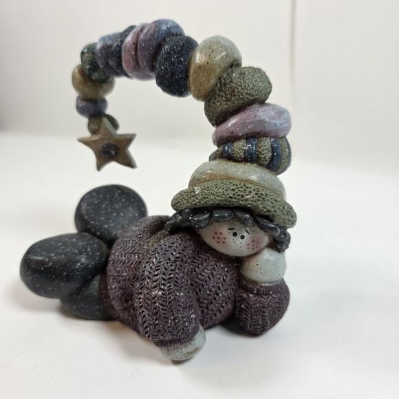 Winter Decor Resin figurine pebble Star hat snow indoor 2001 Santas workshopM - Picture 1 of 7